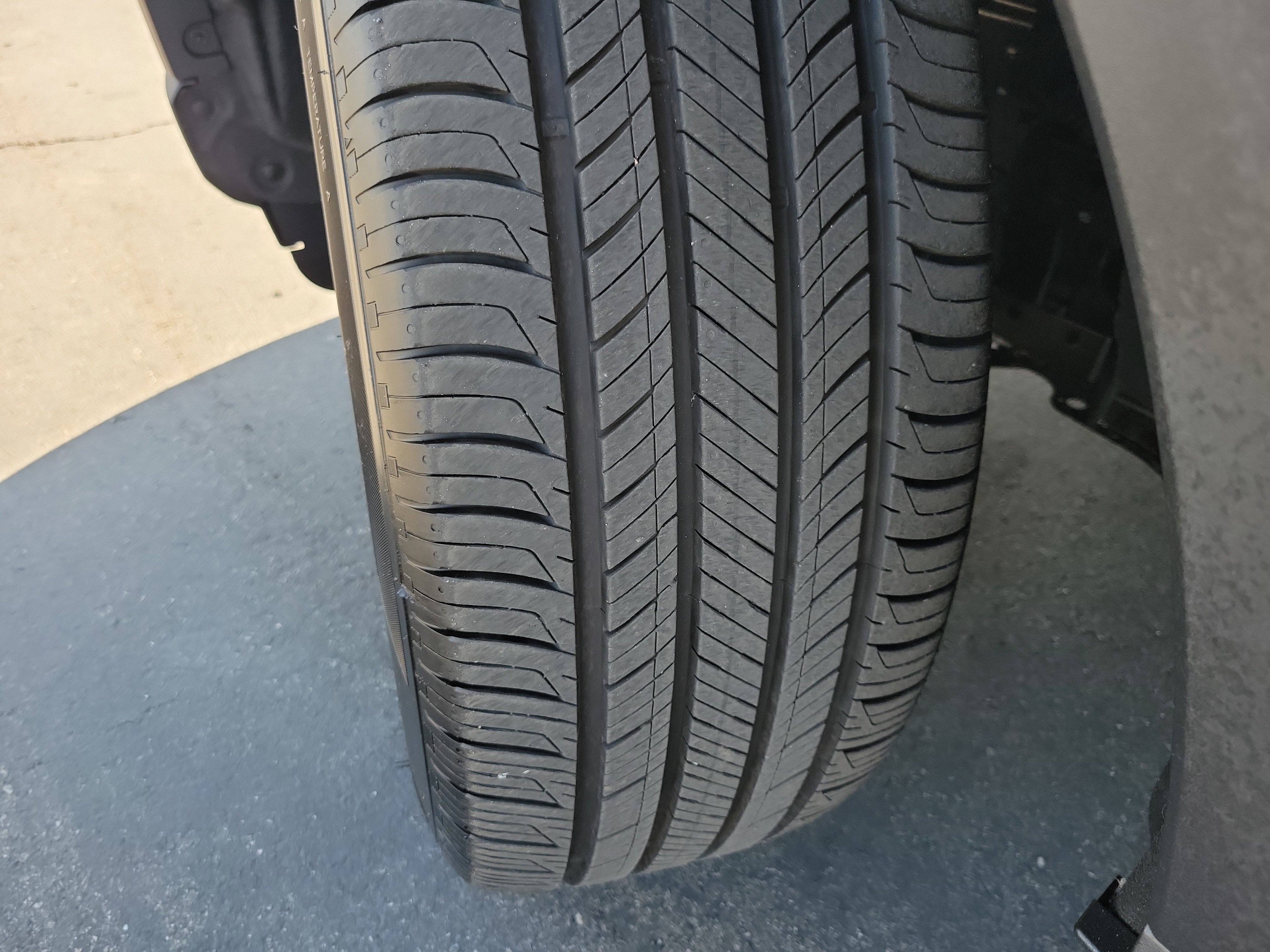 Used 2026 Ford Explorer Active RWD image 15