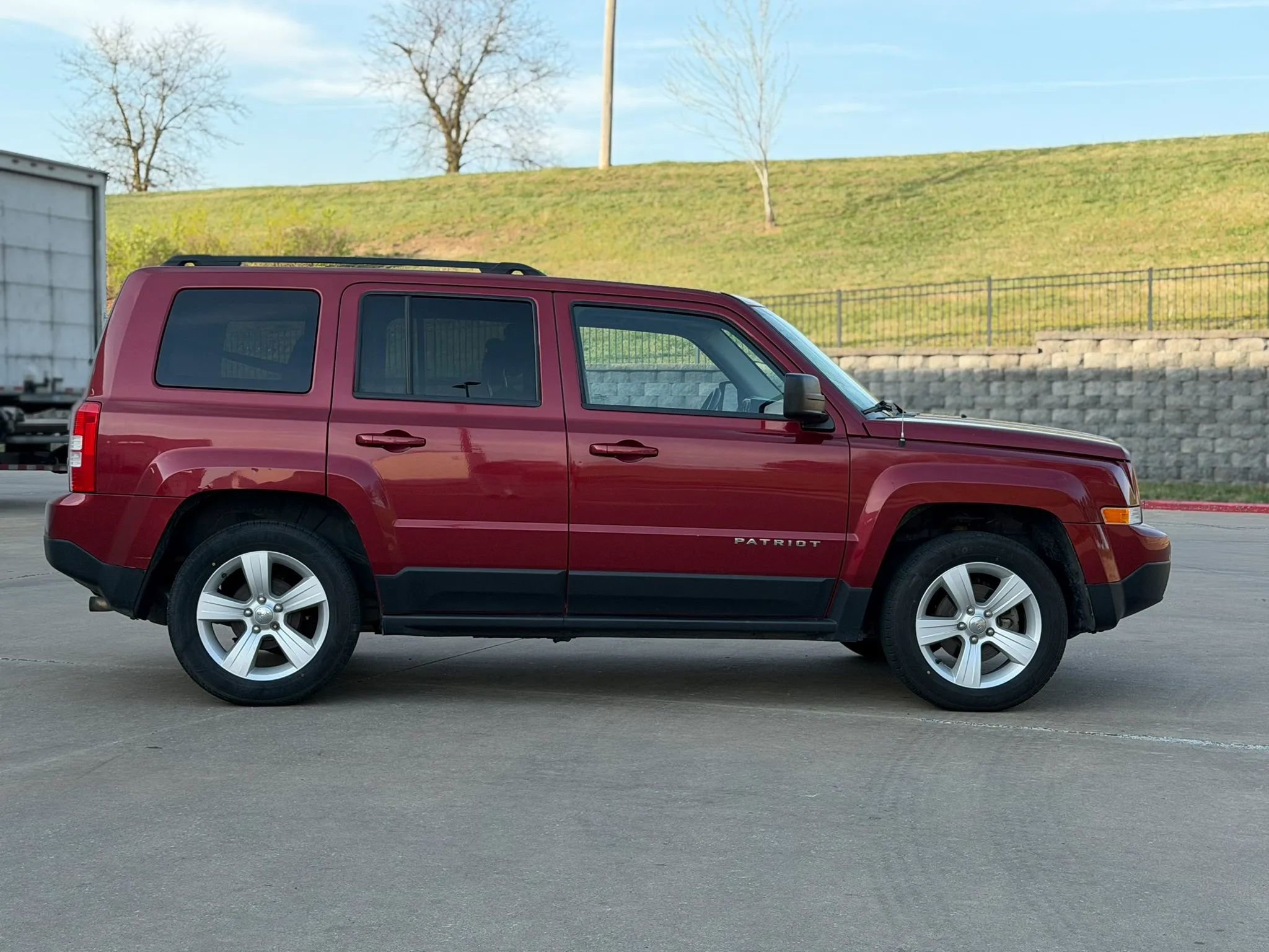 Used 2016 Jeep Patriot Latitude image 8