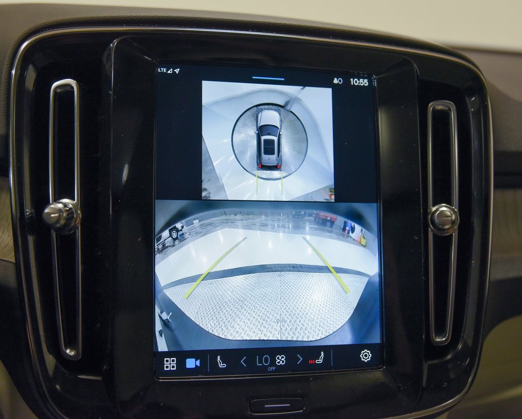 Used 2024 Volvo XC40 B5 Plus image 24