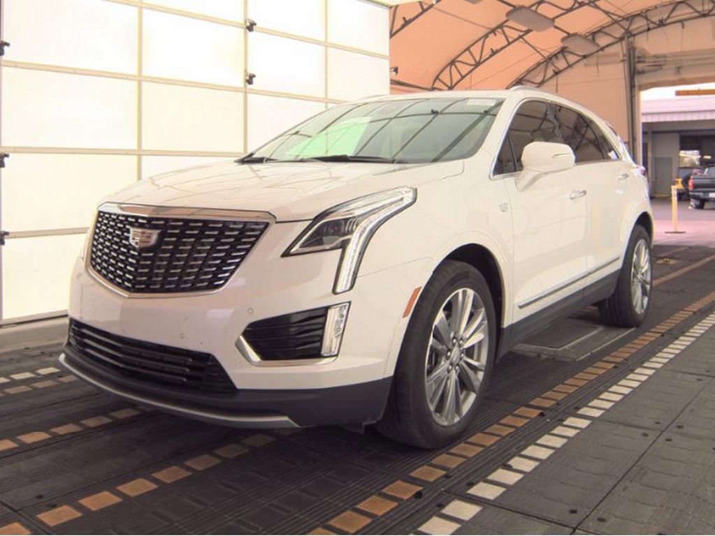 Used 2024 Cadillac XT5 Premium Luxury image 2