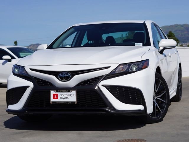 Used 2024 Toyota Camry SE FWD image 3