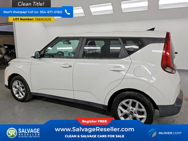 Used 2022 Kia Soul LX w/ Technology Package image 3