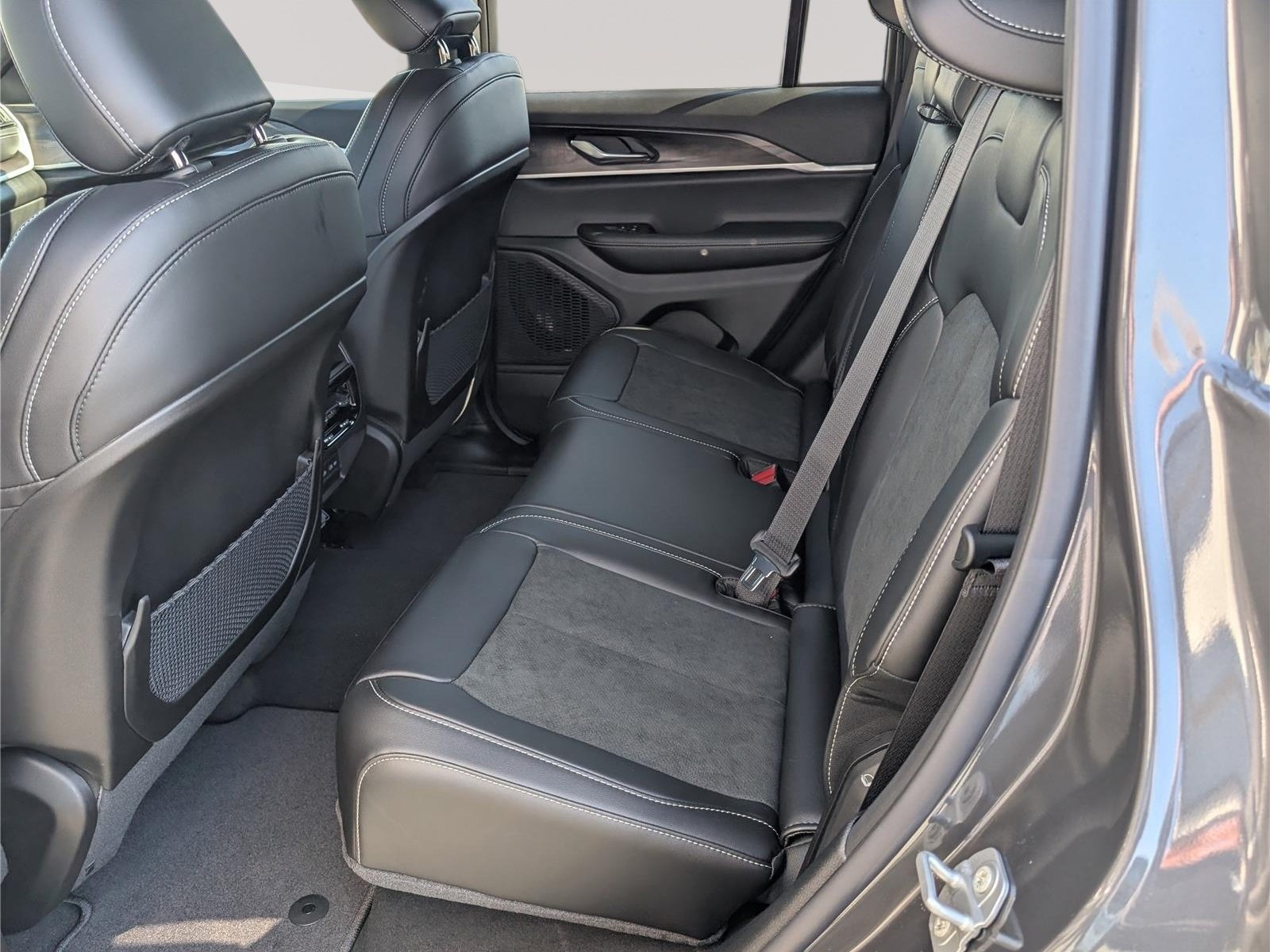 New 2026 Jeep Grand Cherokee Altitude AWD/4WD image 10