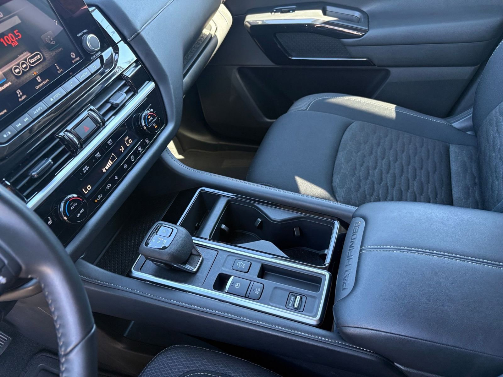 Used 2025 Nissan Pathfinder SV image 44