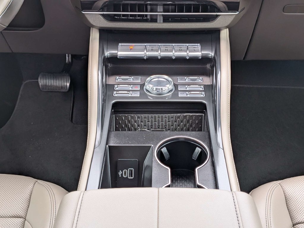 Used 2024 Lincoln Nautilus Premier AWD/4WD image 26
