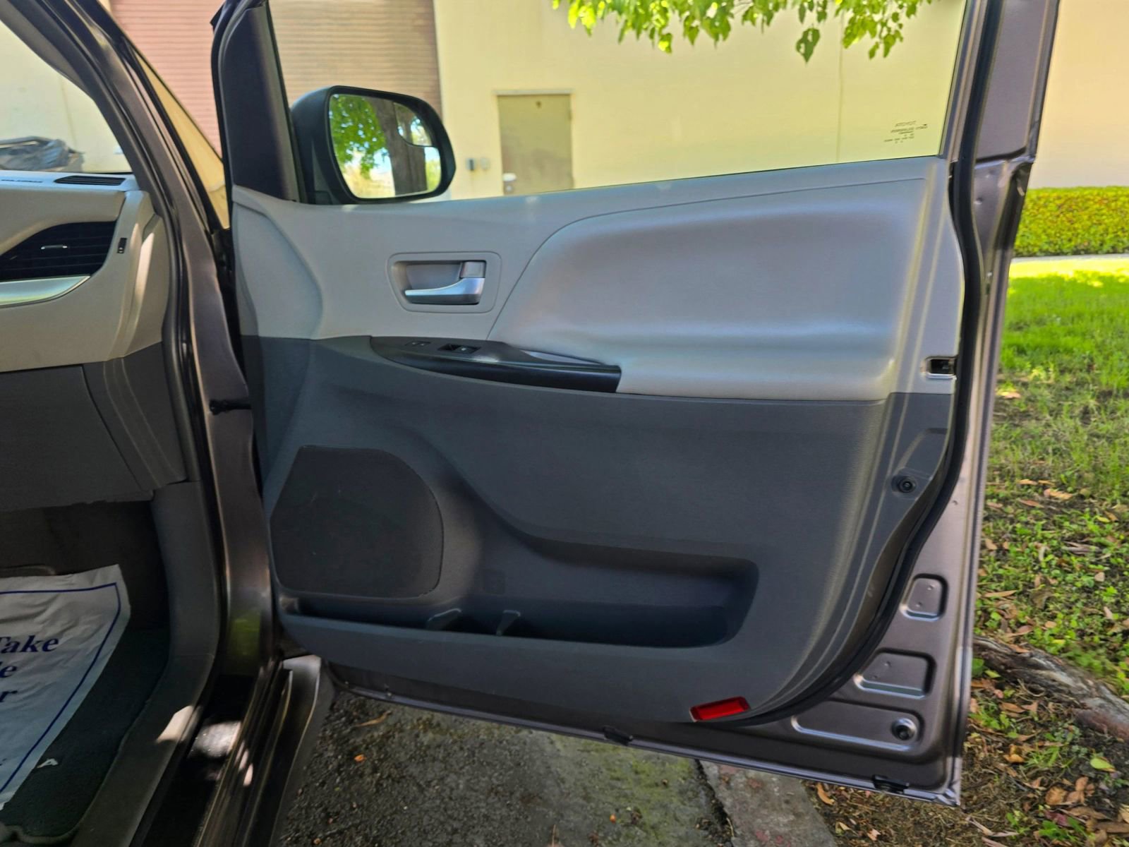 Used 2019 Toyota Sienna LE image 27