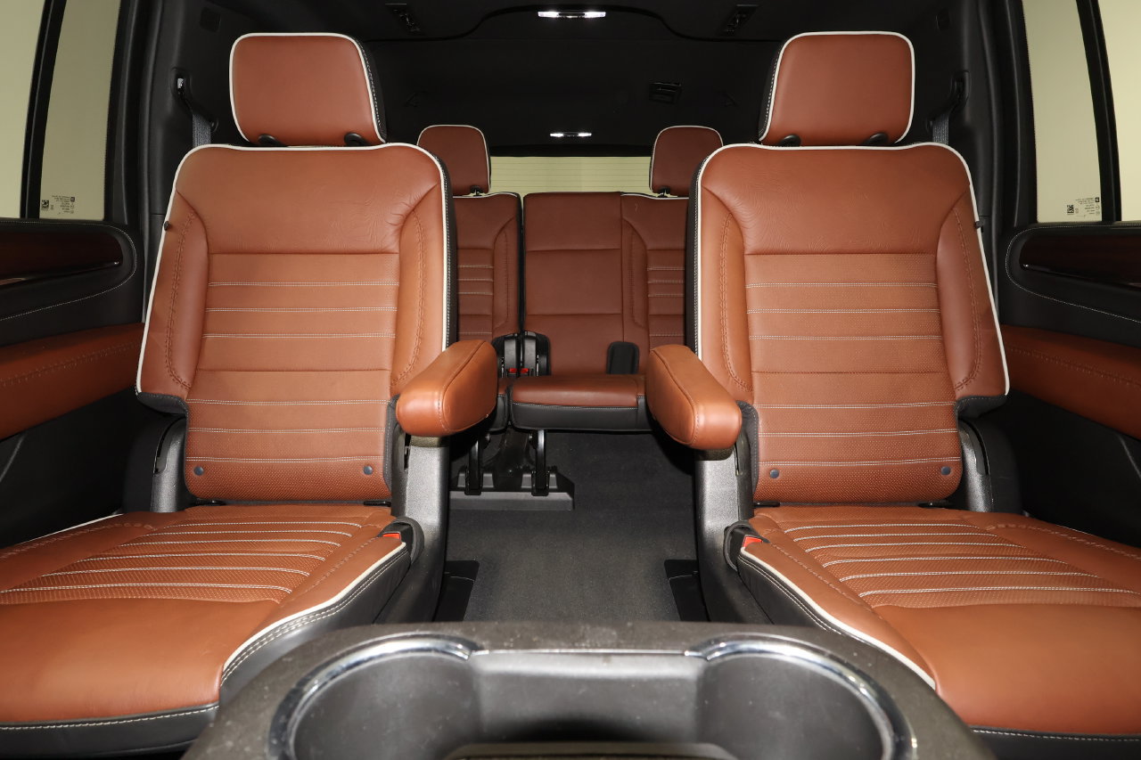 Used 2023 GMC Yukon XL Denali Ultimate AWD/4WD image 36