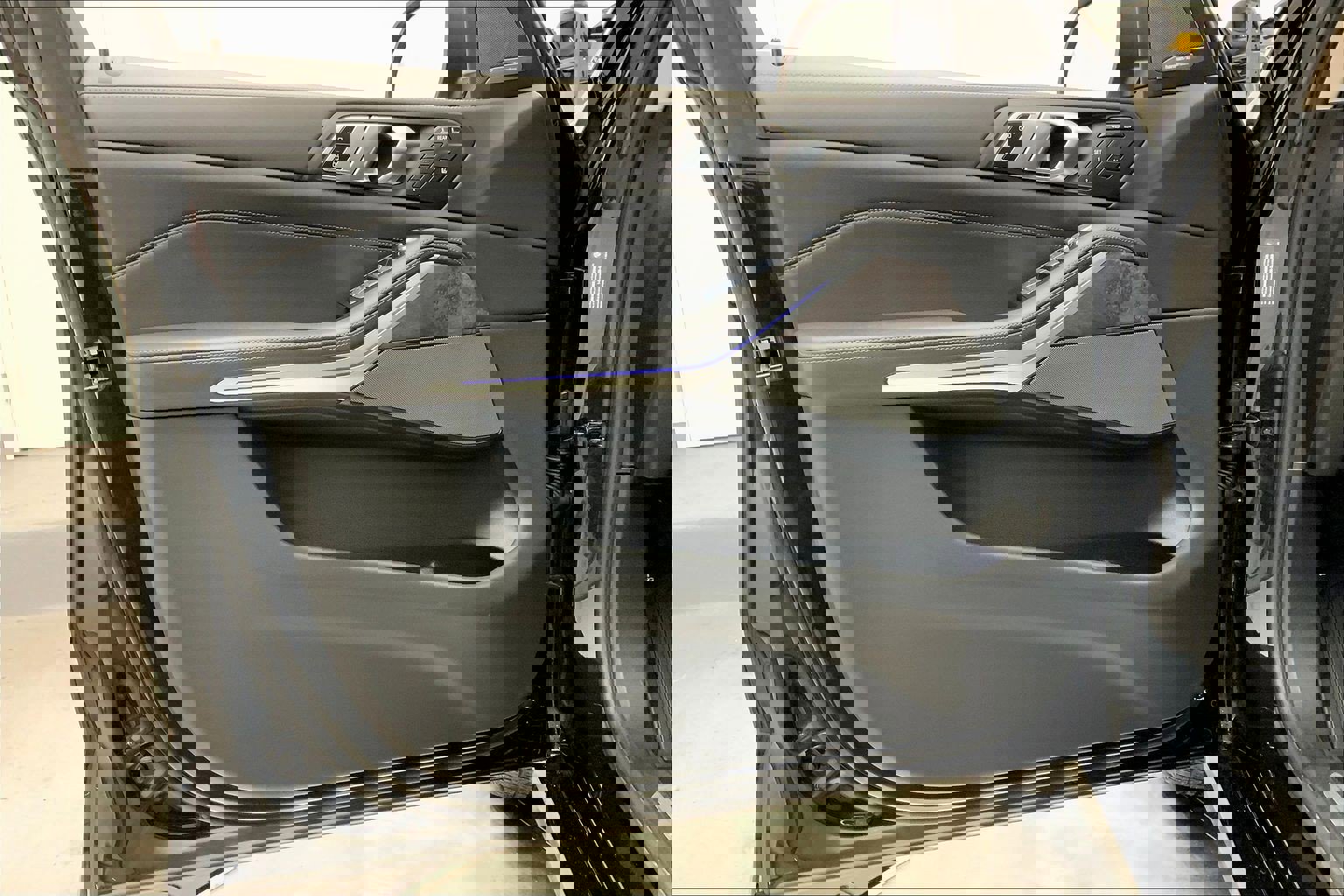 Certified 2023 BMW X7 xDrive40i w/ Premium Package AWD/4WD image 26