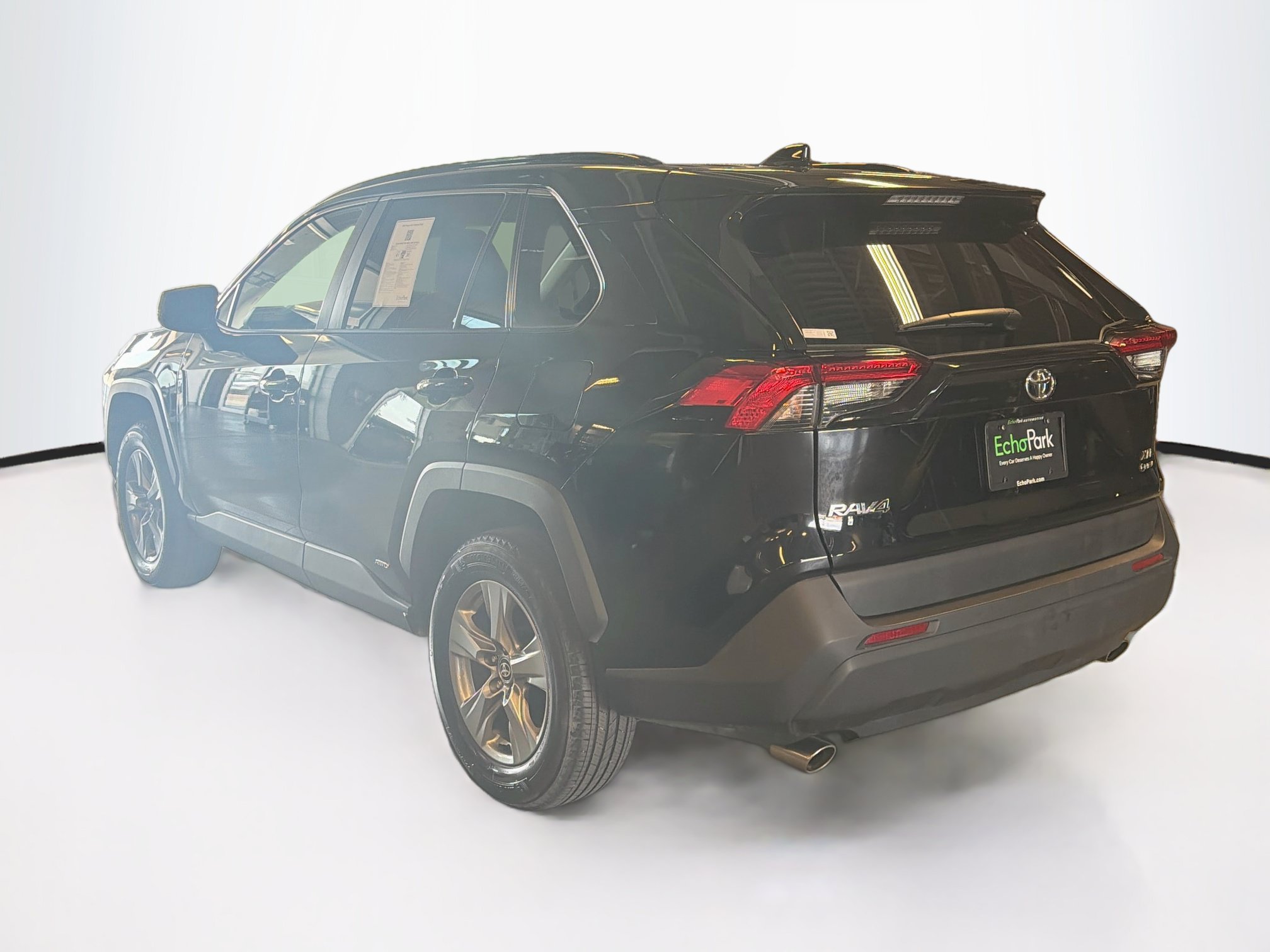 Used 2025 Toyota RAV4 XLE AWD/4WD image 5