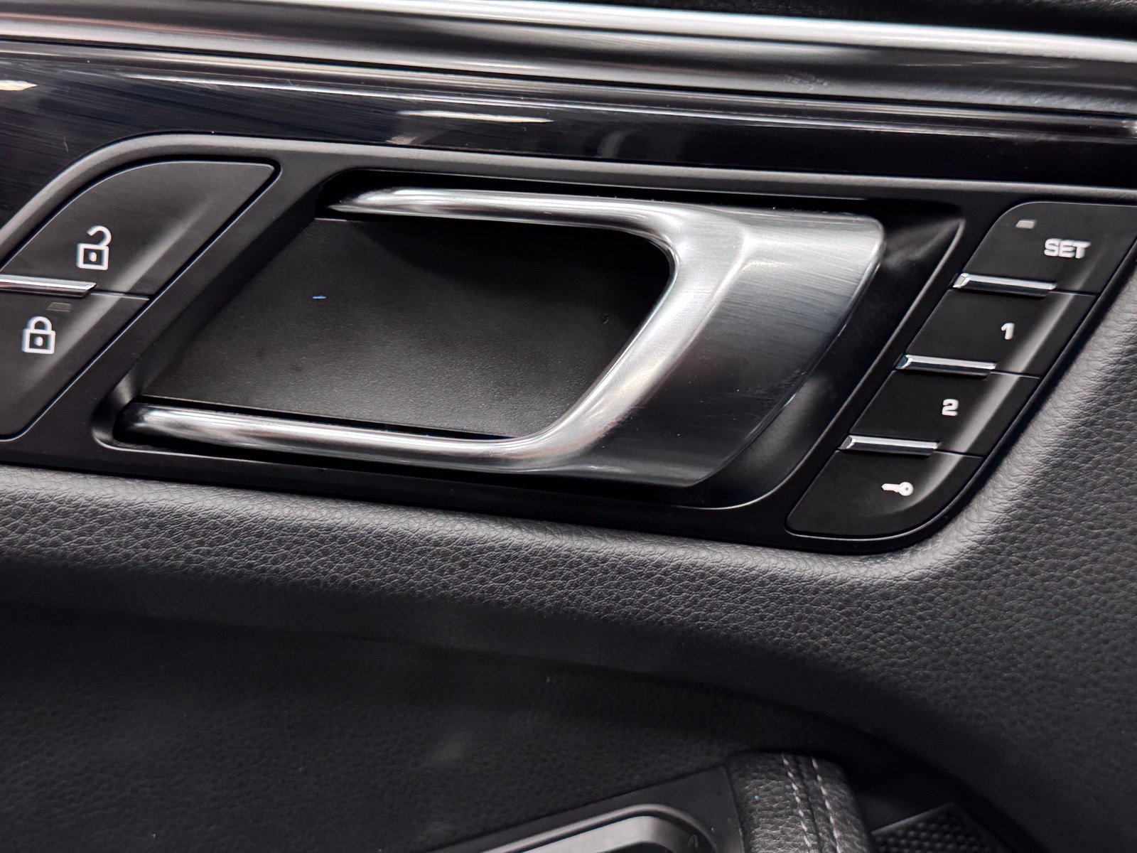 Used 2024 Porsche Macan AWD/4WD image 19