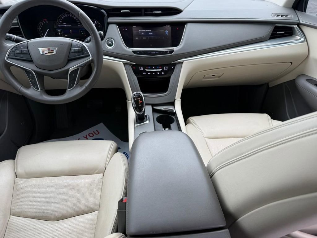 Used 2017 Cadillac XT5 Luxury w/ Driver Awareness Package FWD image 11