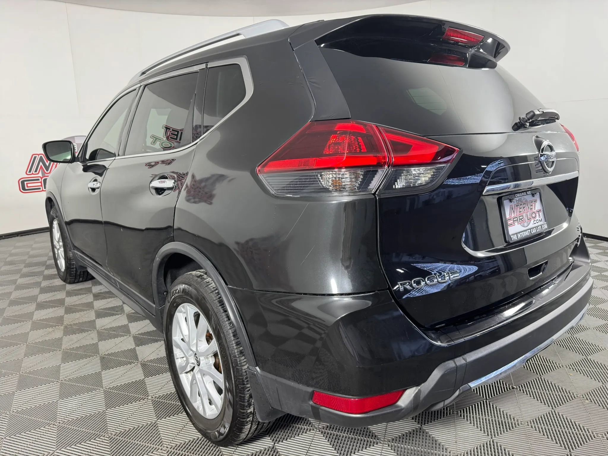 Used 2018 Nissan Rogue SV image 27