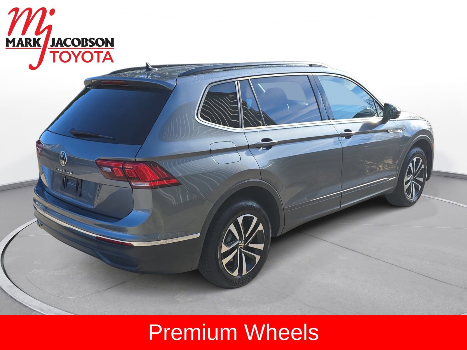 Used 2023 Volkswagen Tiguan S image 8
