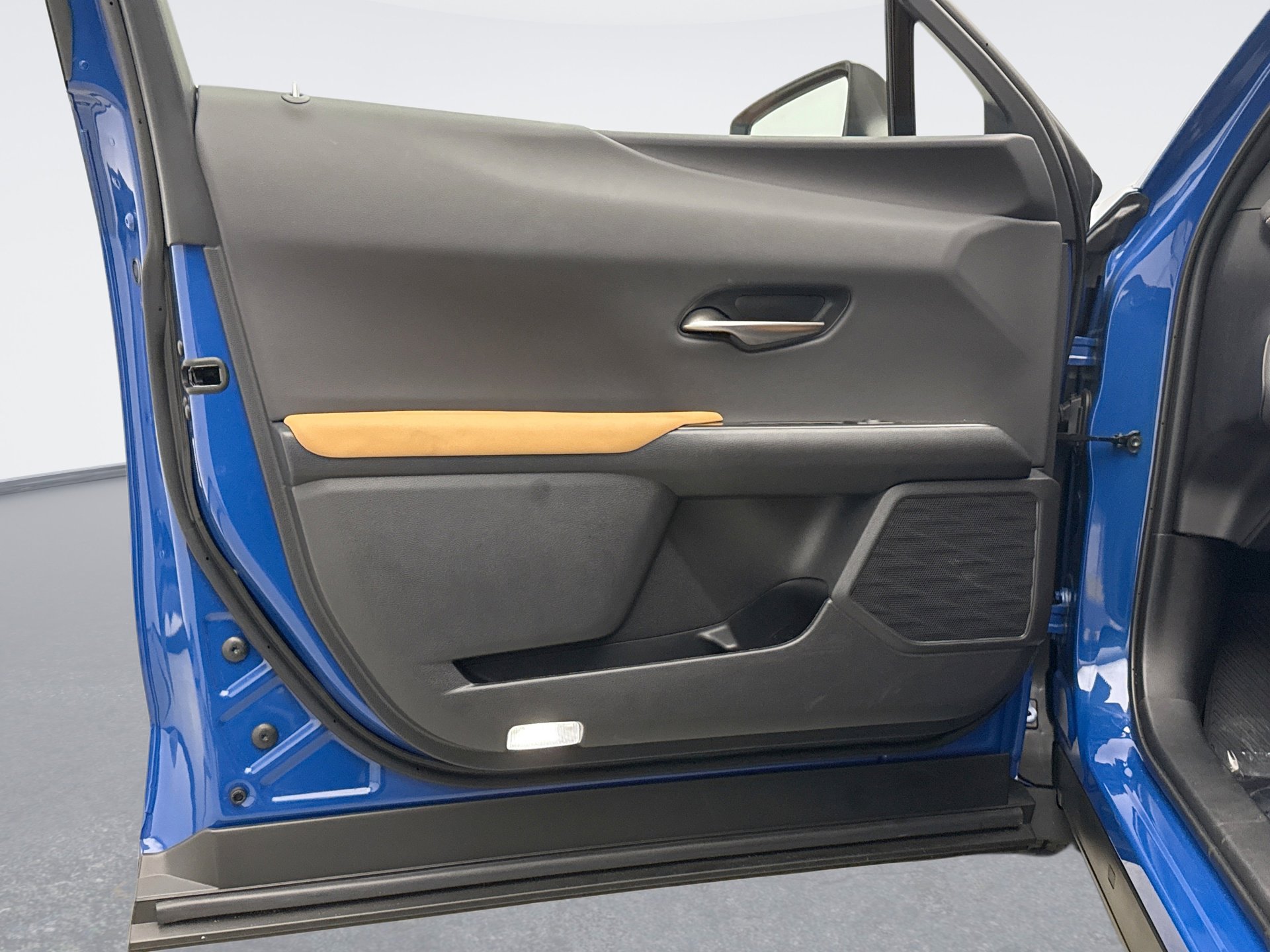 Used 2025 Lexus UX 300h AWD w/ Accessory Package (Z1) image 9