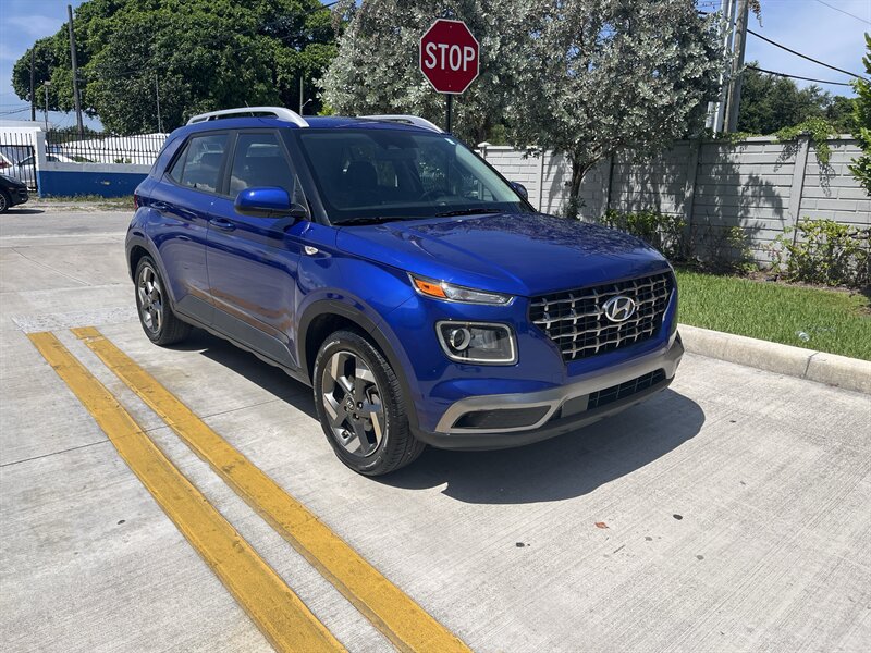 Used 2024 Hyundai Venue Limited FWD image 5