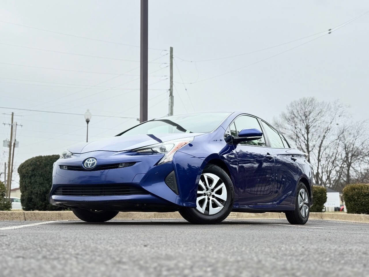 Used 2018 Toyota Prius Three Touring FWD image 2