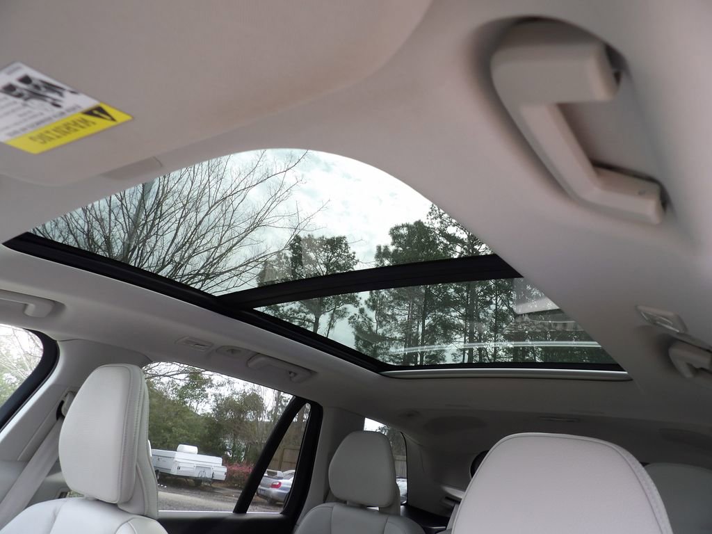 Certified 2024 Volvo XC90 B6 Plus w/ Protection Package Premier image 18