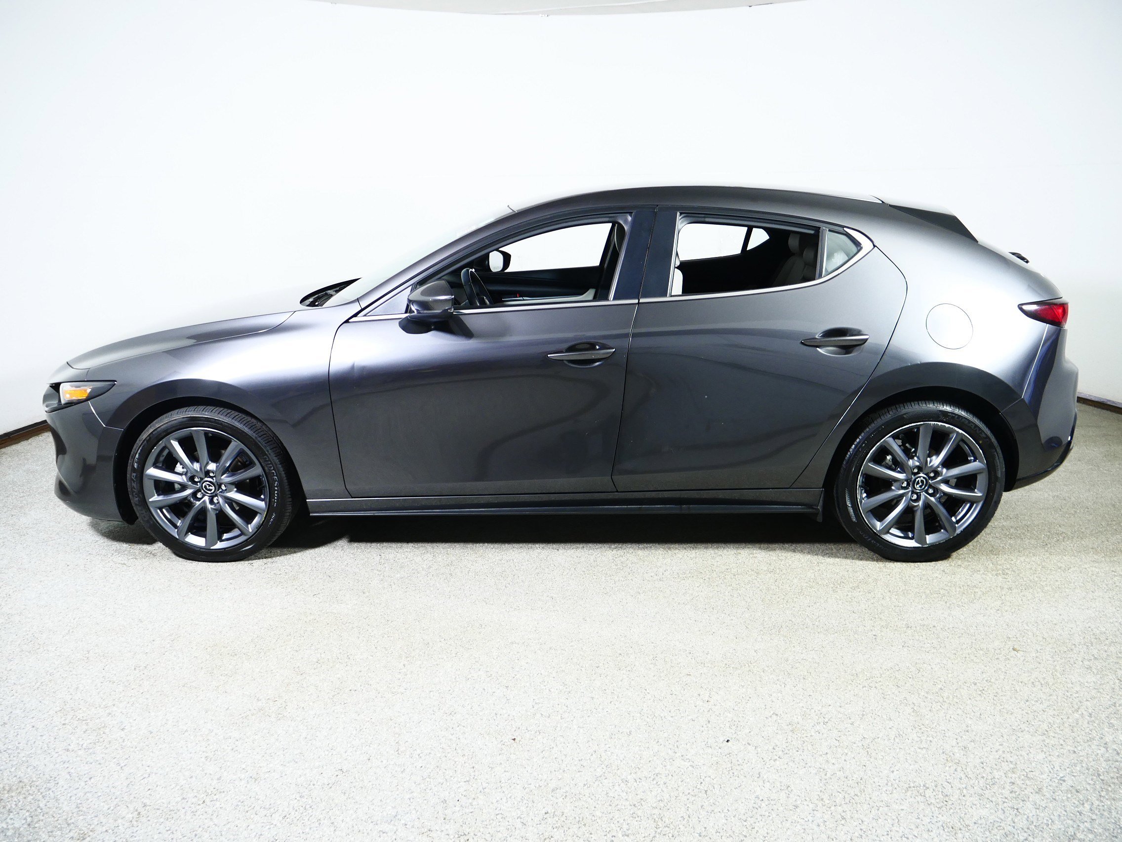 Used 2020 MAZDA MAZDA3 Hatchback FWD image 4