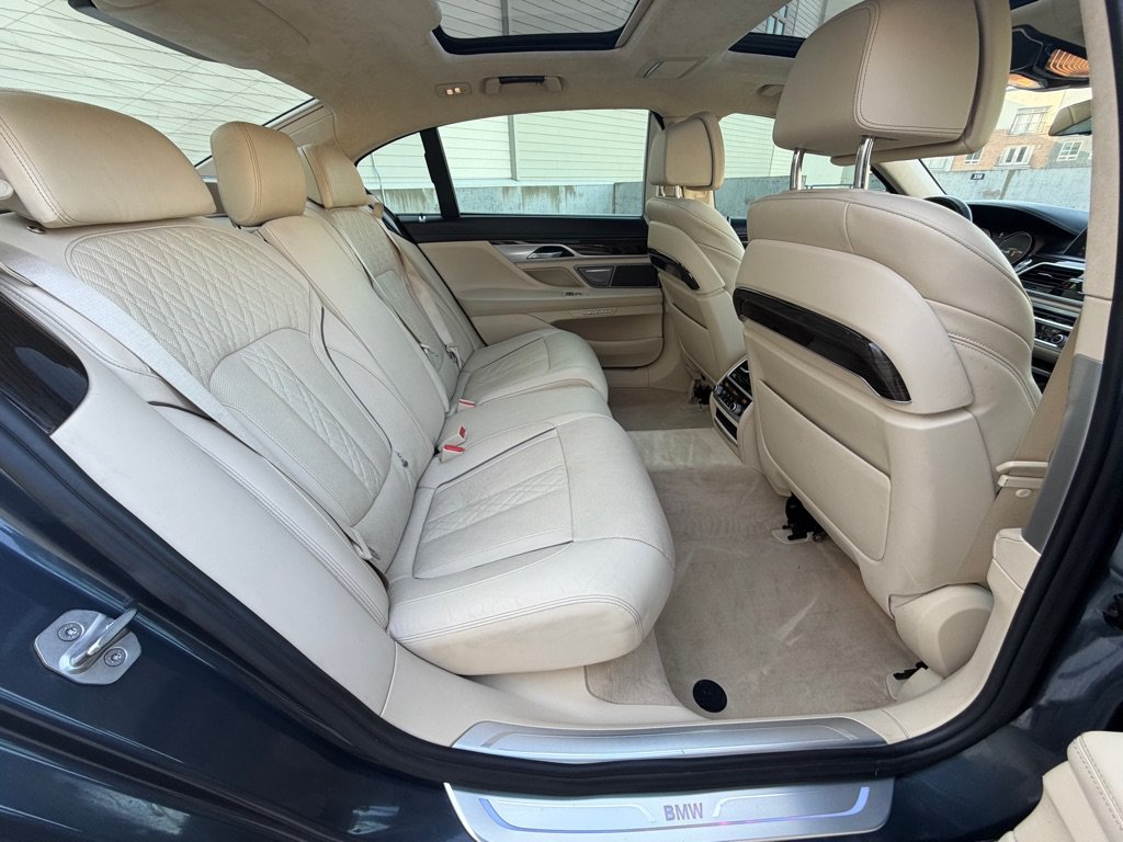 Used 2016 BMW 750i xDrive AWD/4WD image 19
