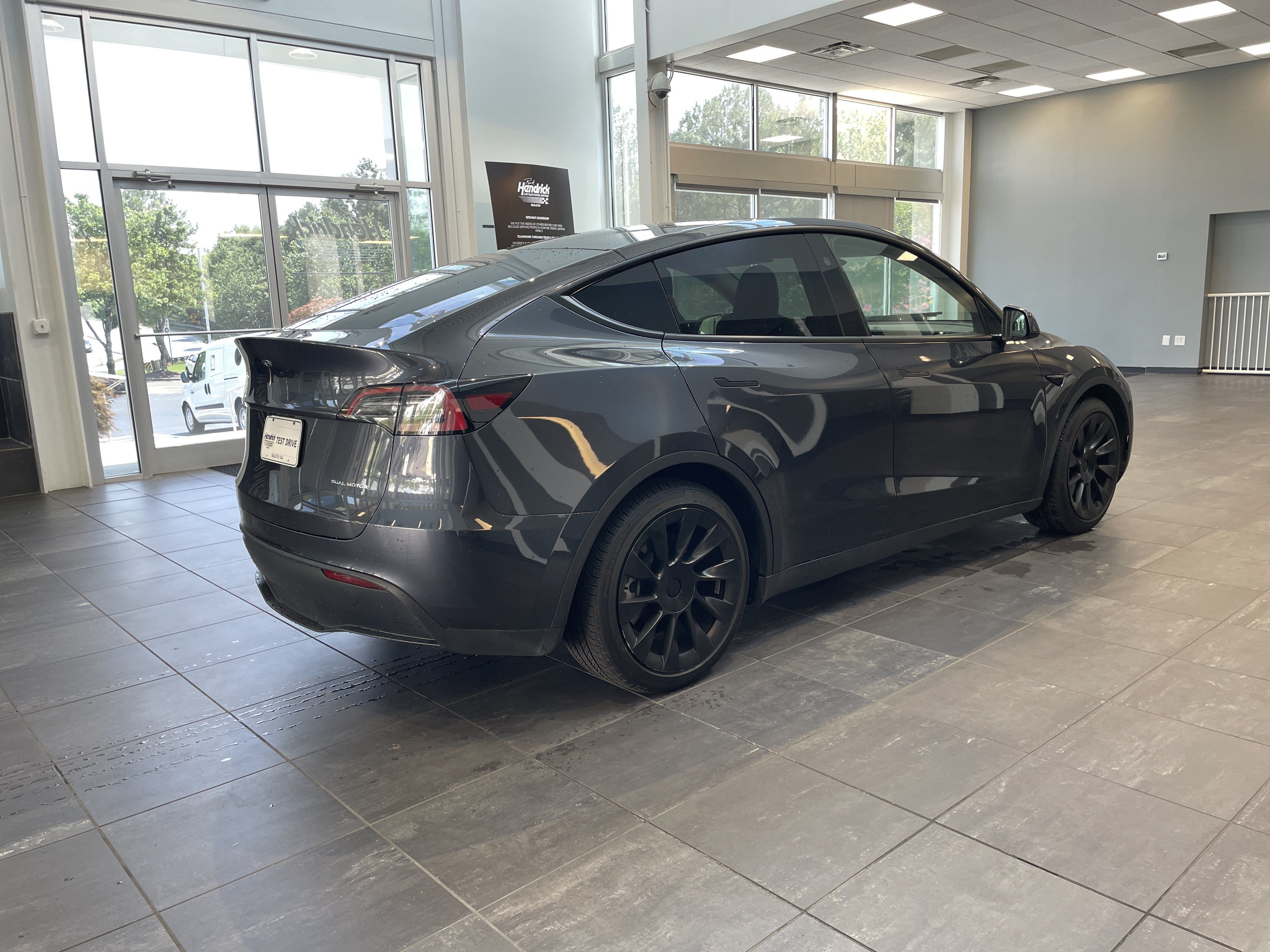 Used 2025 Tesla Model Y Long Range AWD/4WD image 10
