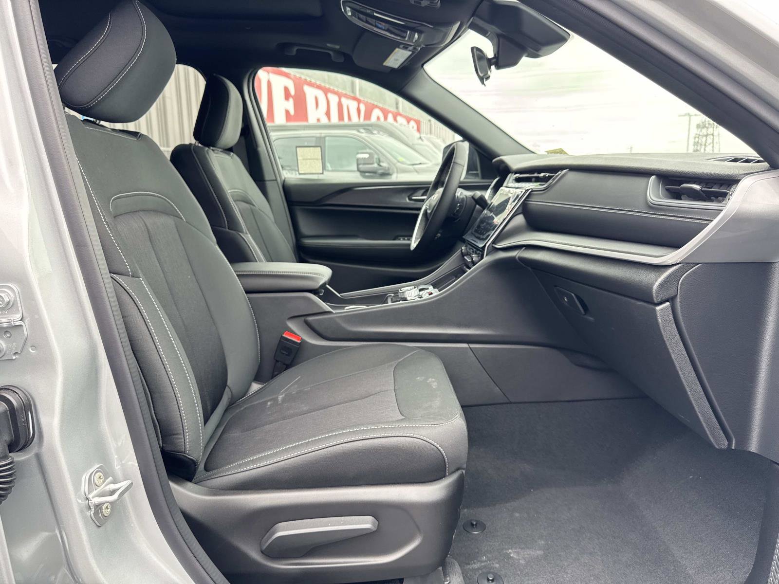 New 2026 Jeep Grand Cherokee L 2WD image 32