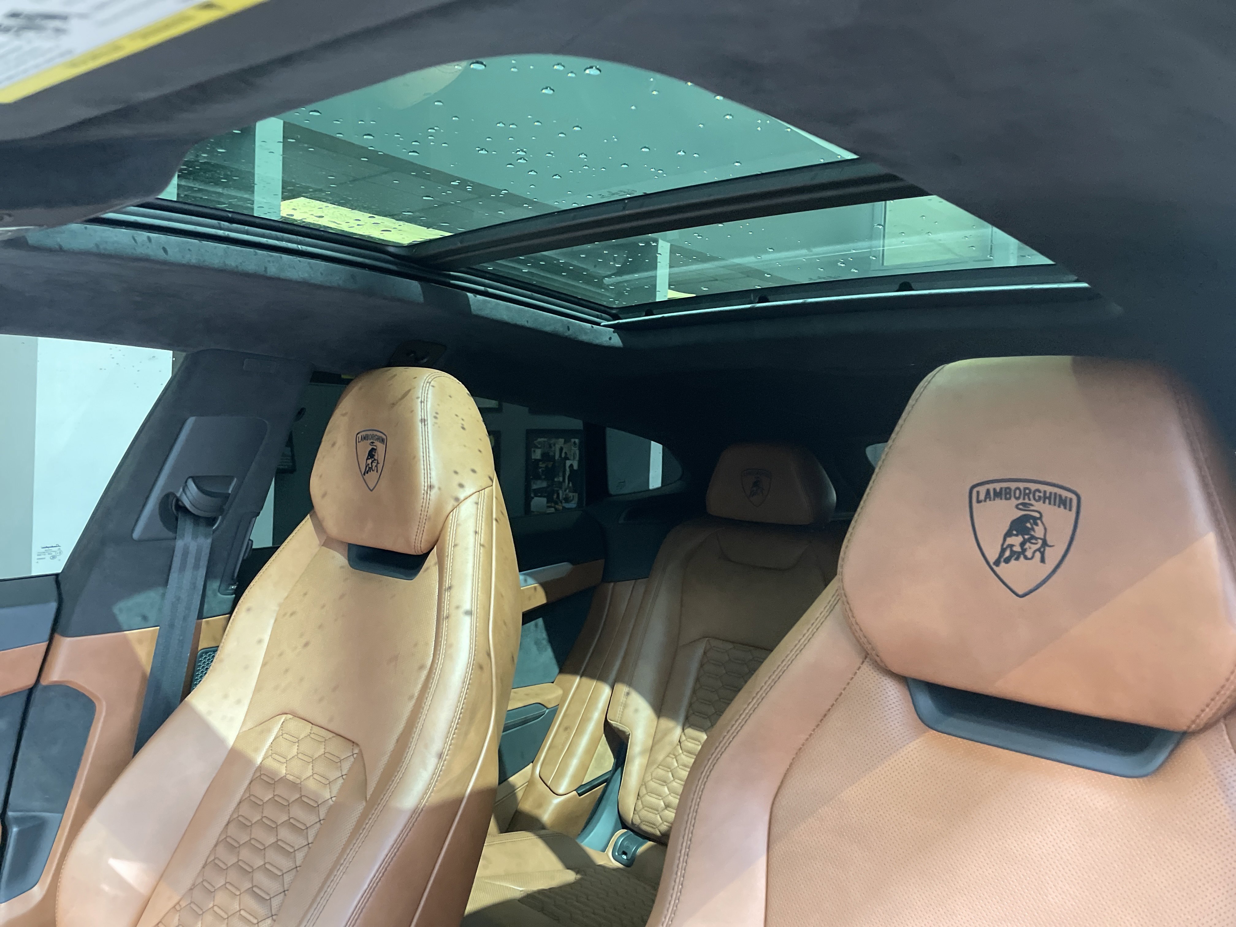 Used 2021 Lamborghini Urus AWD/4WD image 34