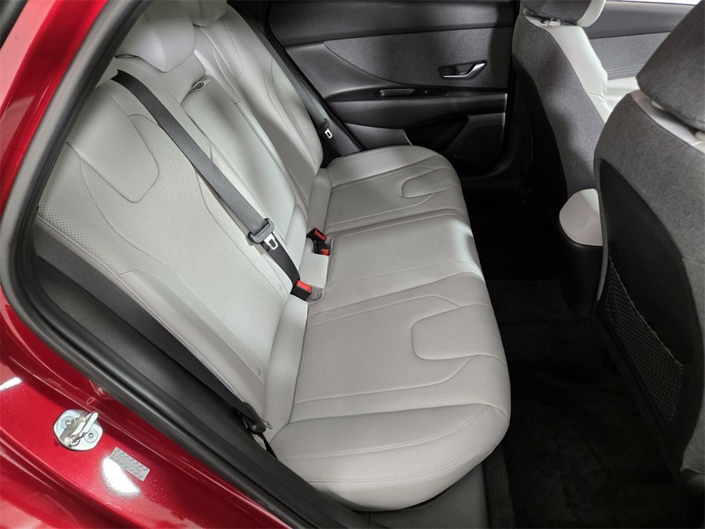 Used 2023 Hyundai Elantra Limited image 19