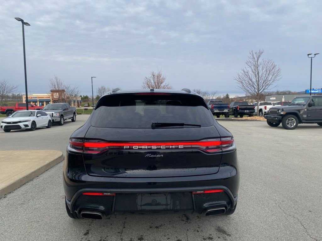Used 2022 Porsche Macan Base image 3