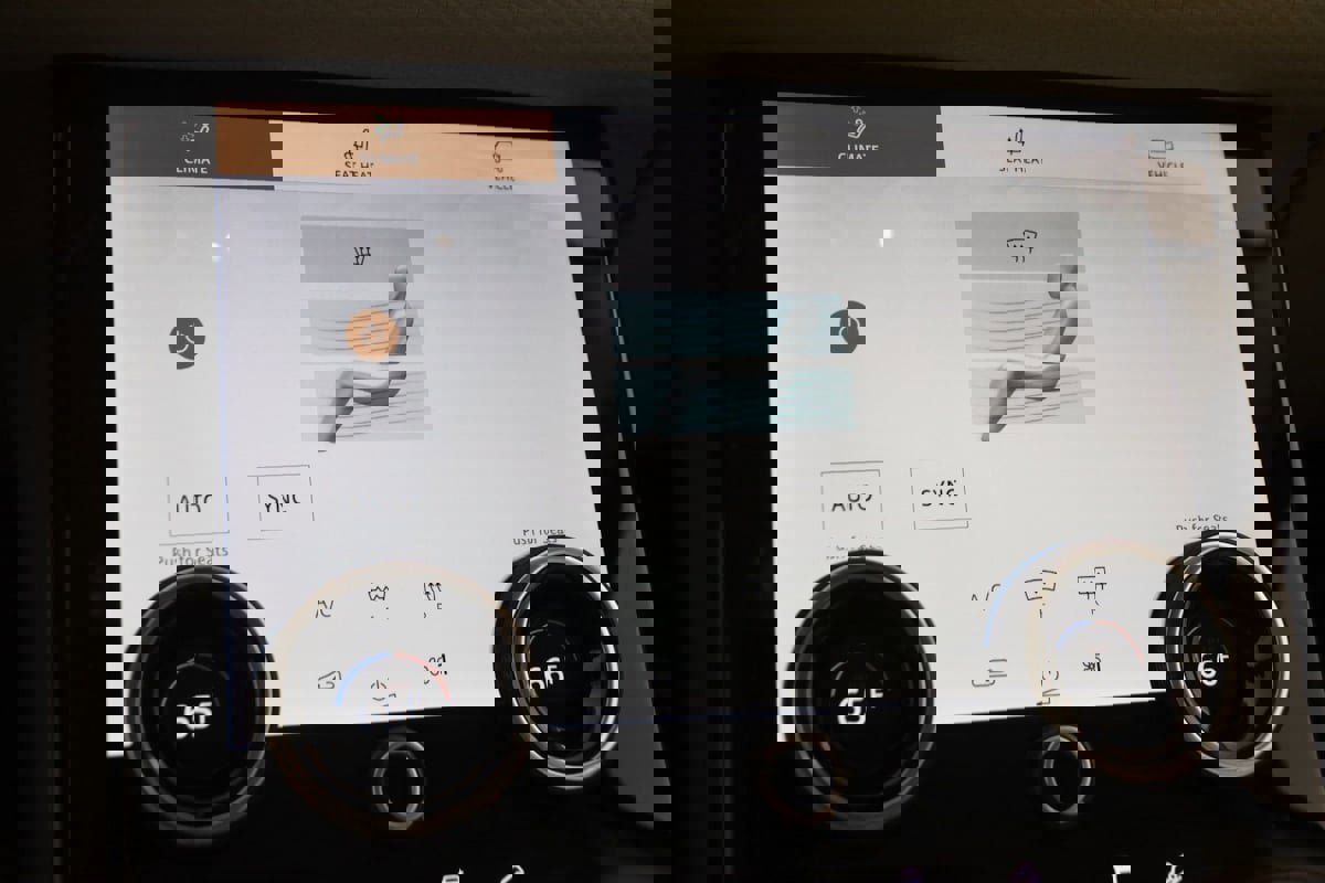 Used 2021 Land Rover Range Rover Velar R-Dynamic S image 31