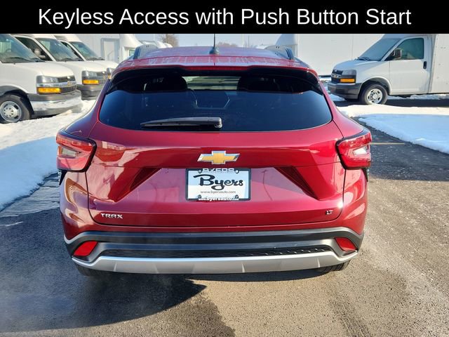 Used 2025 Chevrolet Trax LT w/ LT Convenience Package image 8