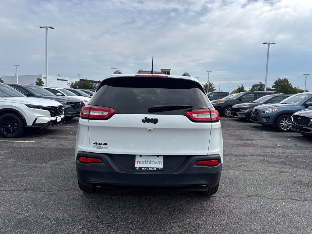 Used 2015 Jeep Cherokee Latitude w/ Cold Weather Group AWD/4WD image 6