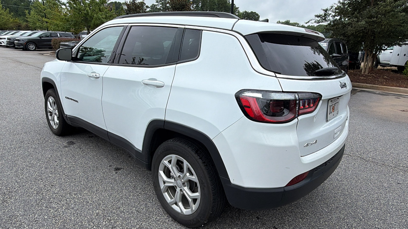 Used 2024 Jeep Compass Latitude AWD/4WD image 10