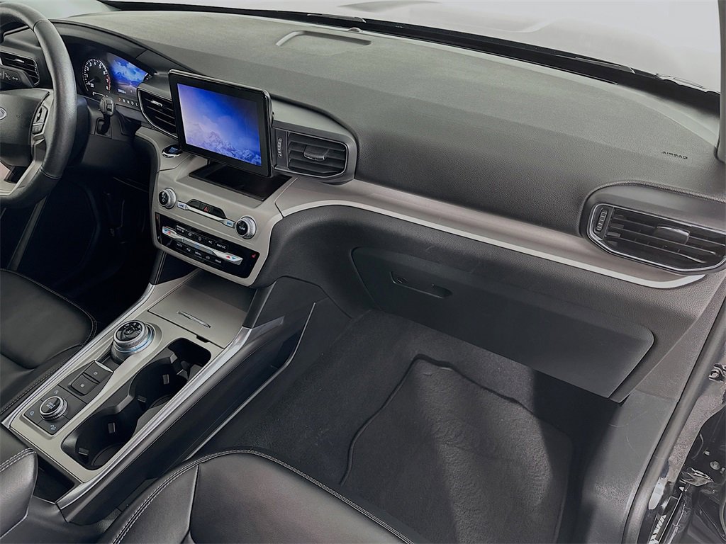 Used 2024 Ford Explorer XLT w/ Equipment Group 202A image 28