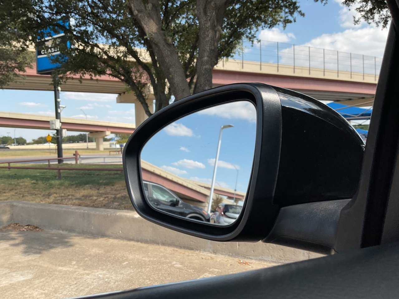 Used 2025 Nissan Sentra SV FWD image 18