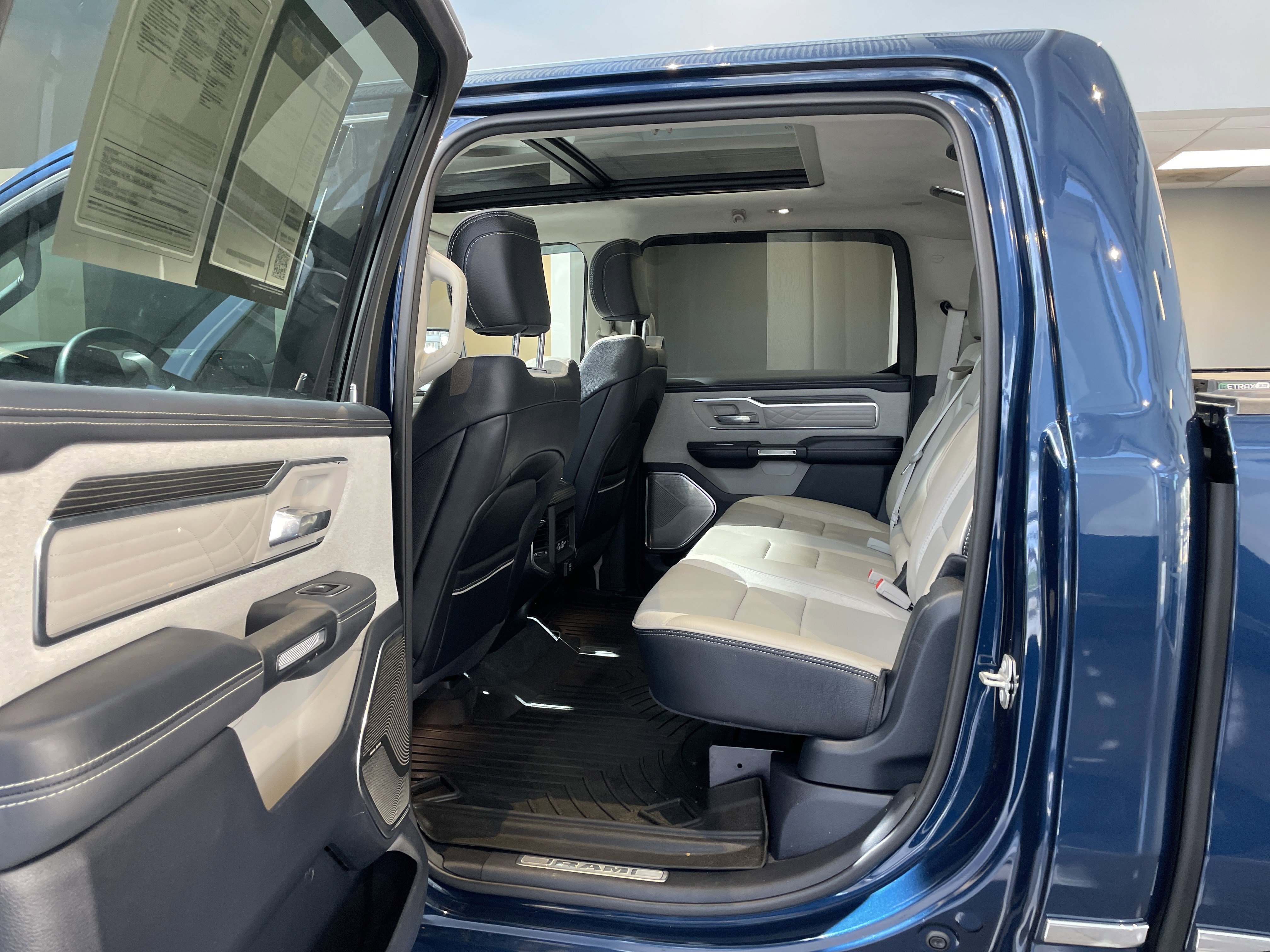 Used 2024 RAM 1500 Limited AWD/4WD image 35
