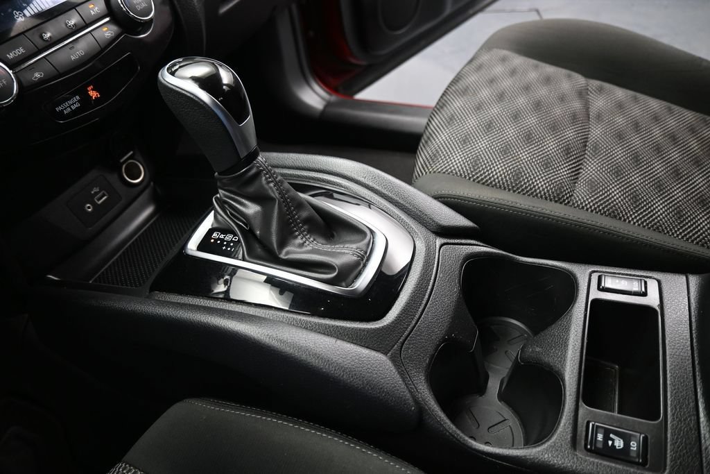 Used 2022 Nissan Rogue Sport SV FWD image 17