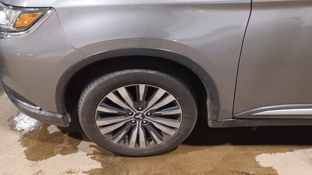 Used 2020 Mitsubishi Outlander SEL image 3