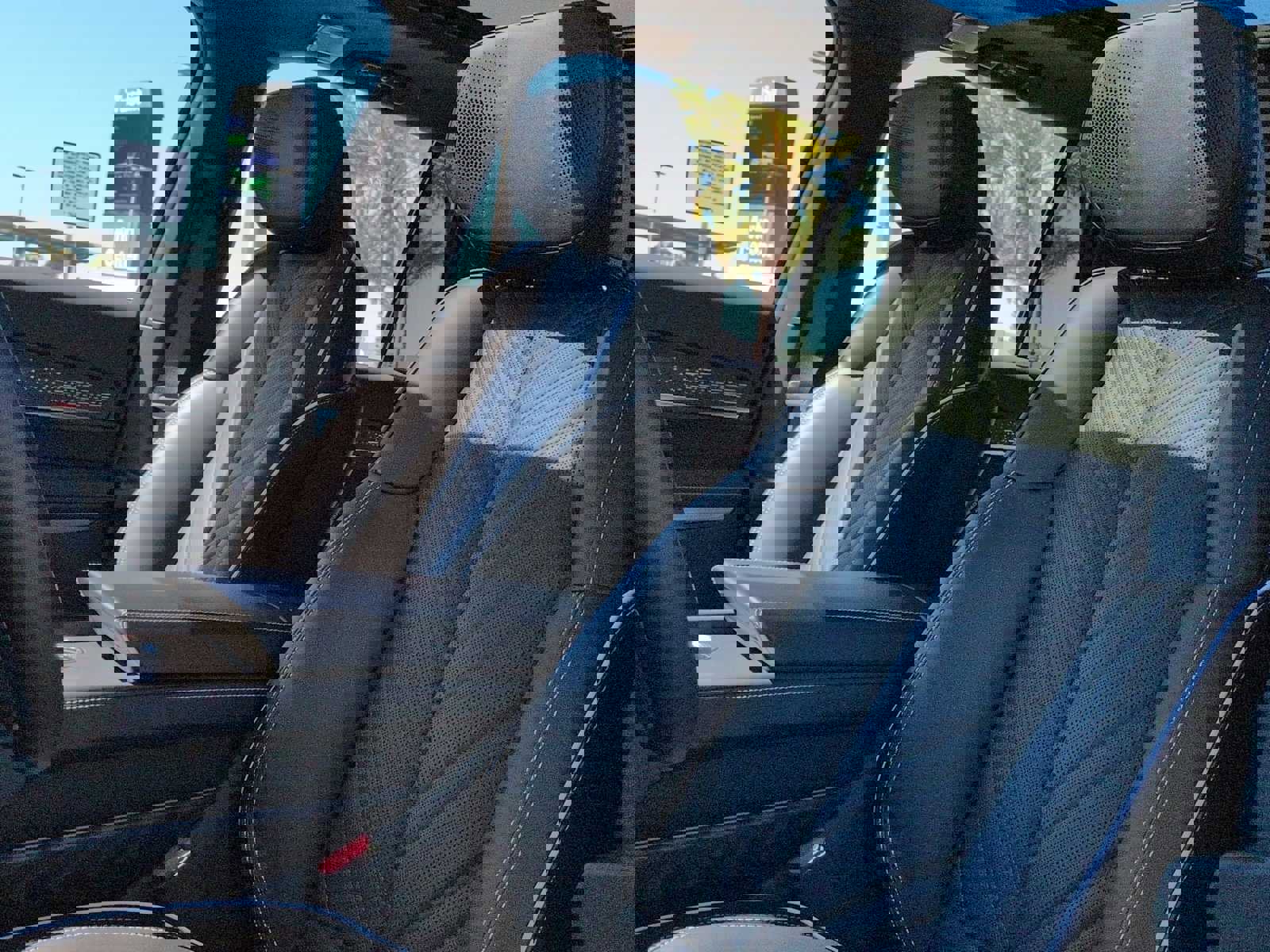 New 2026 Cadillac Vistiq Platinum image 24