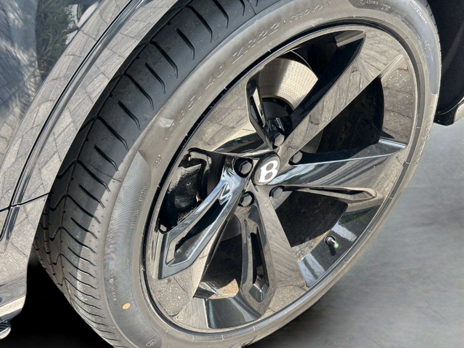 Used 2024 Bentley Bentayga image 46