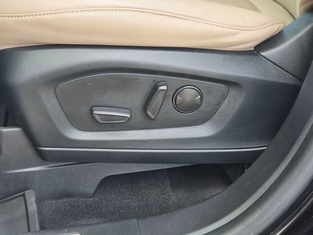 Used 2022 Ford Explorer Limited AWD/4WD image 19