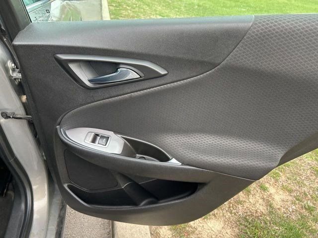 Used 2017 Chevrolet Malibu LT image 36