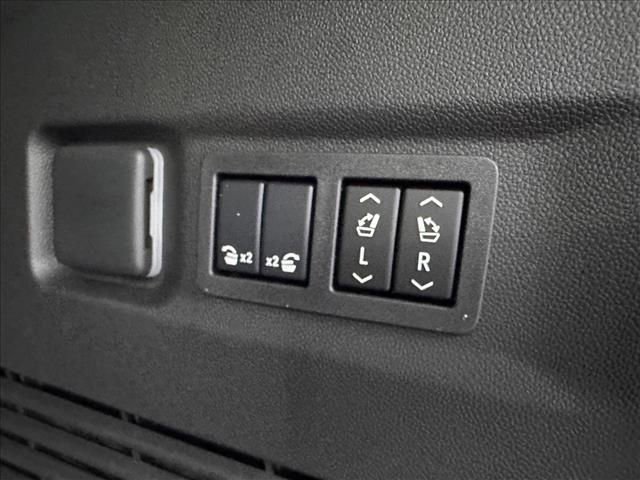 New 2026 GMC Yukon XL Elevation image 34