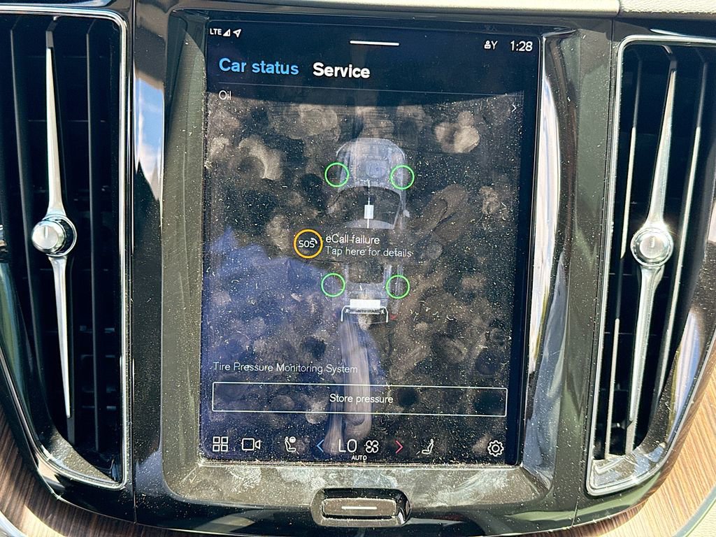 Used 2022 Volvo XC60 B5 Momentum w/ Climate Package image 15