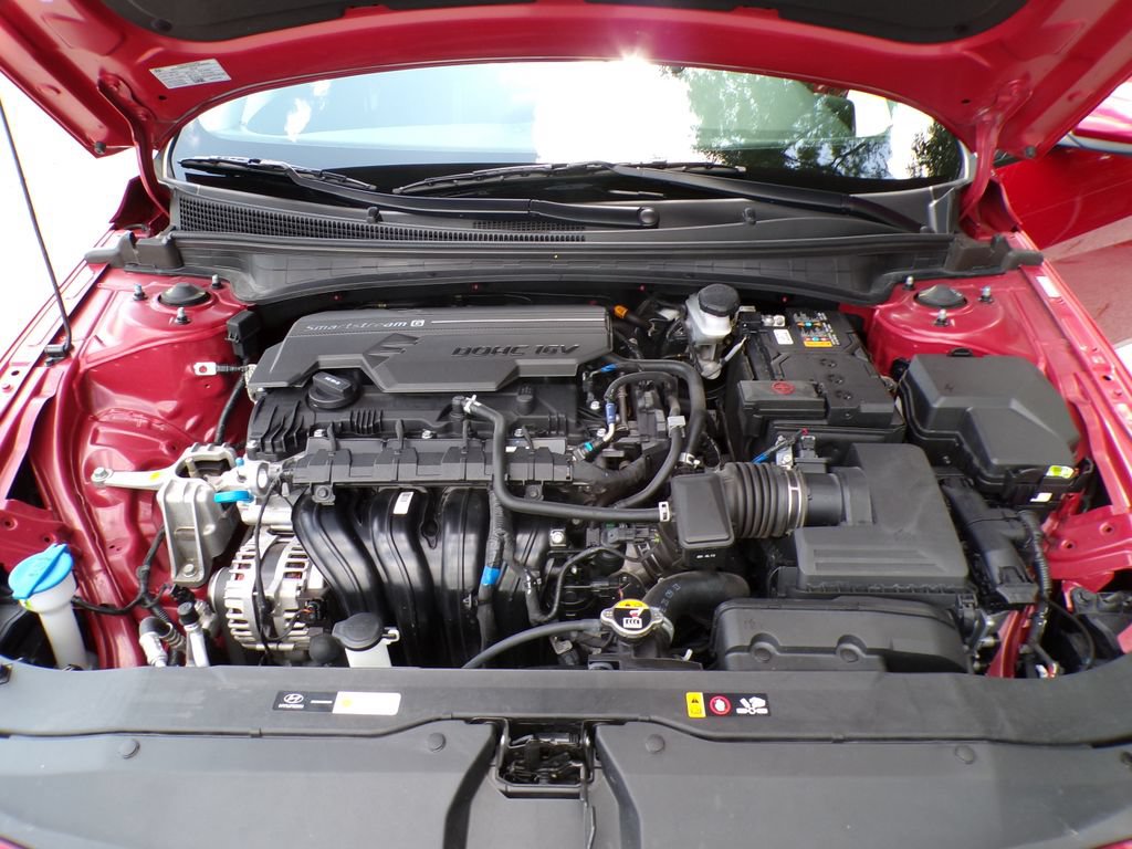 Certified 2025 Hyundai Elantra SE FWD image 32