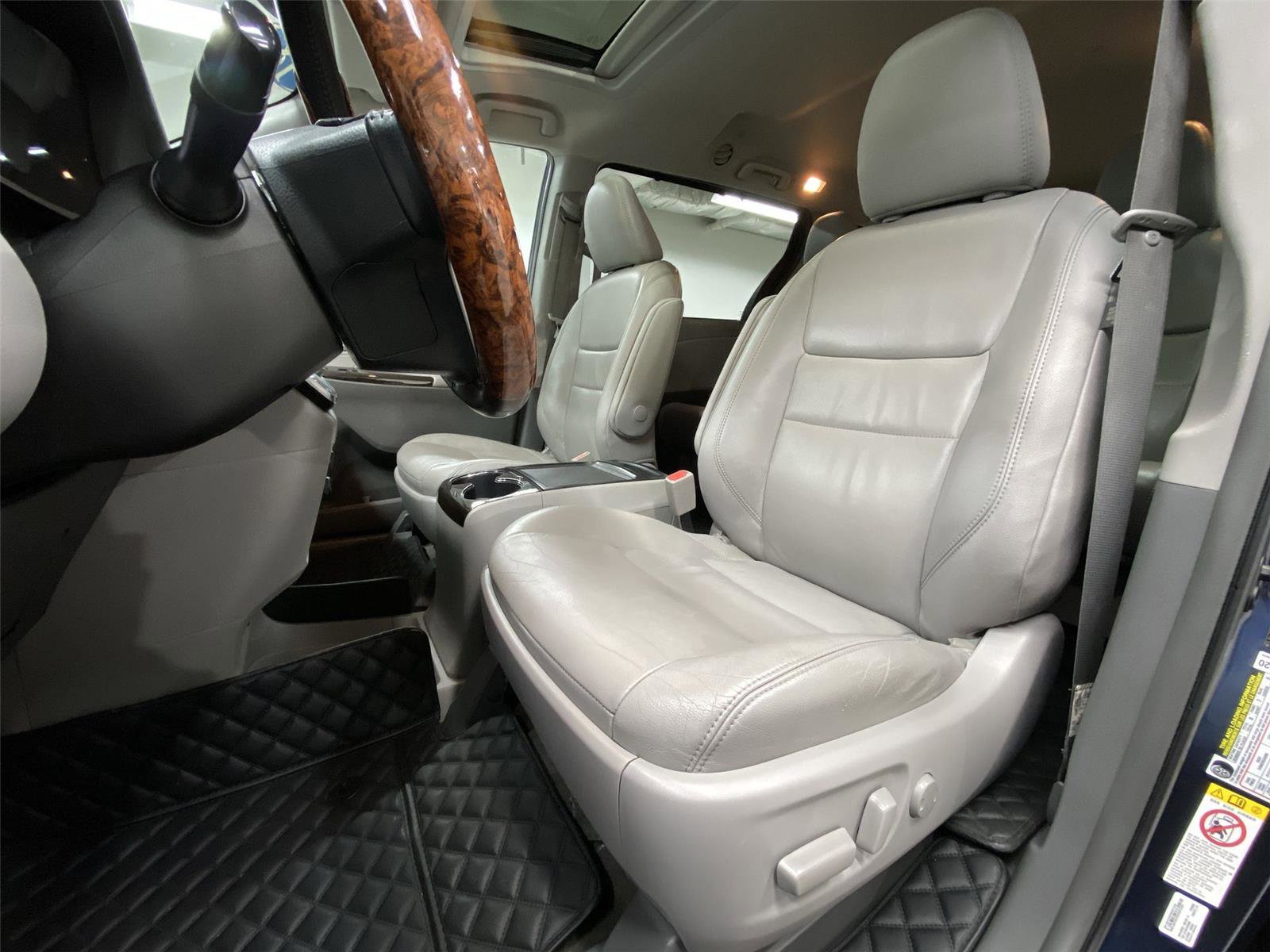 Used 2018 Toyota Sienna XLE image 17