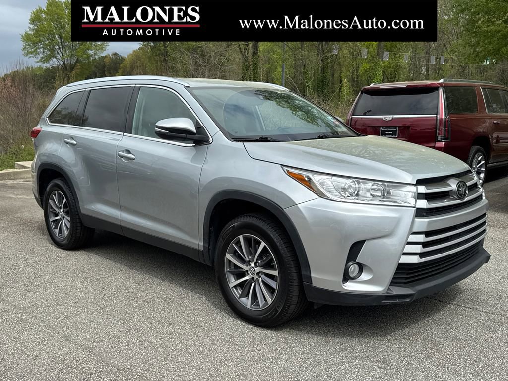 Used 2019 Toyota Highlander XLE FWD image 1