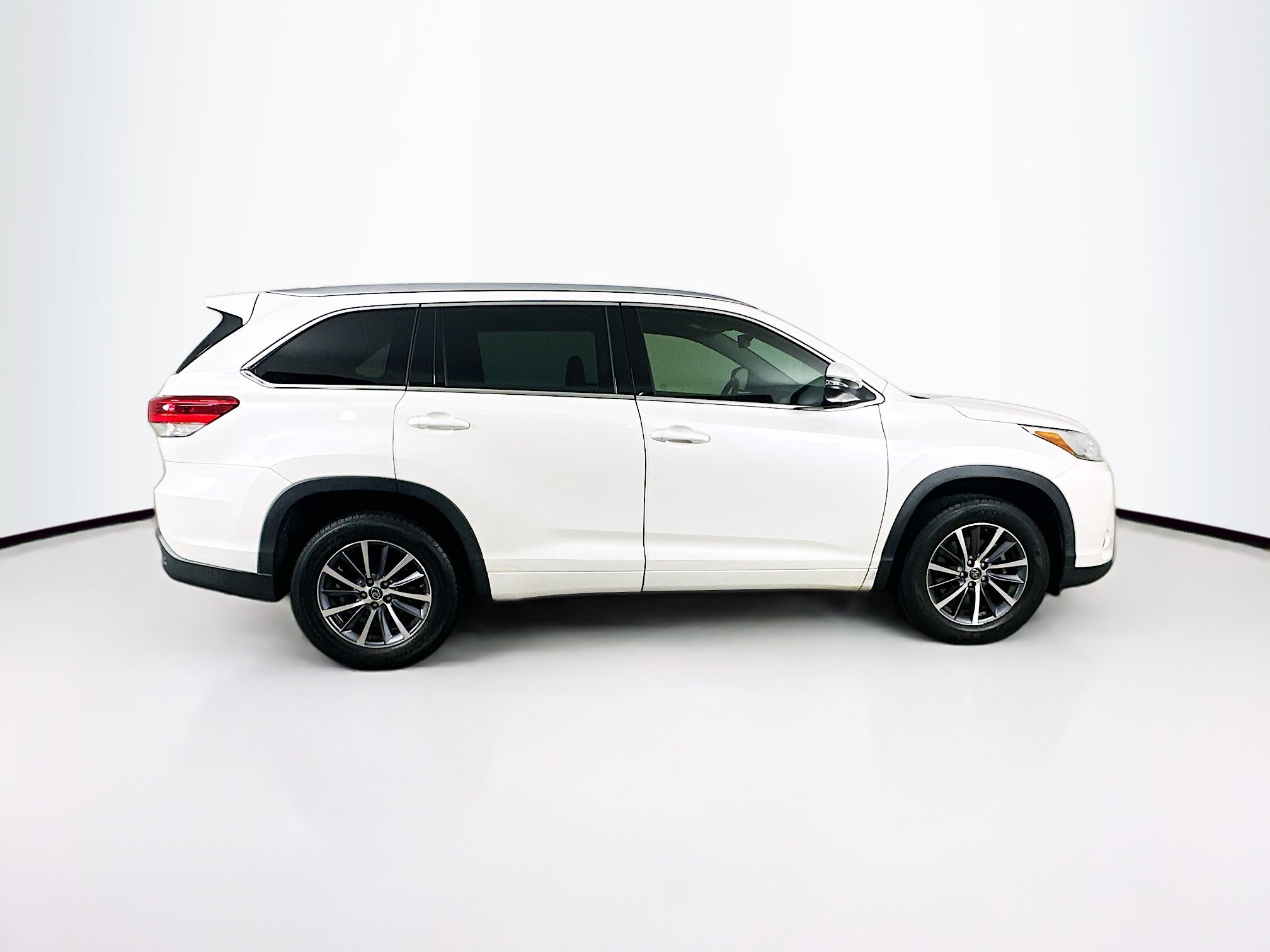 Used 2018 Toyota Highlander XLE FWD image 10