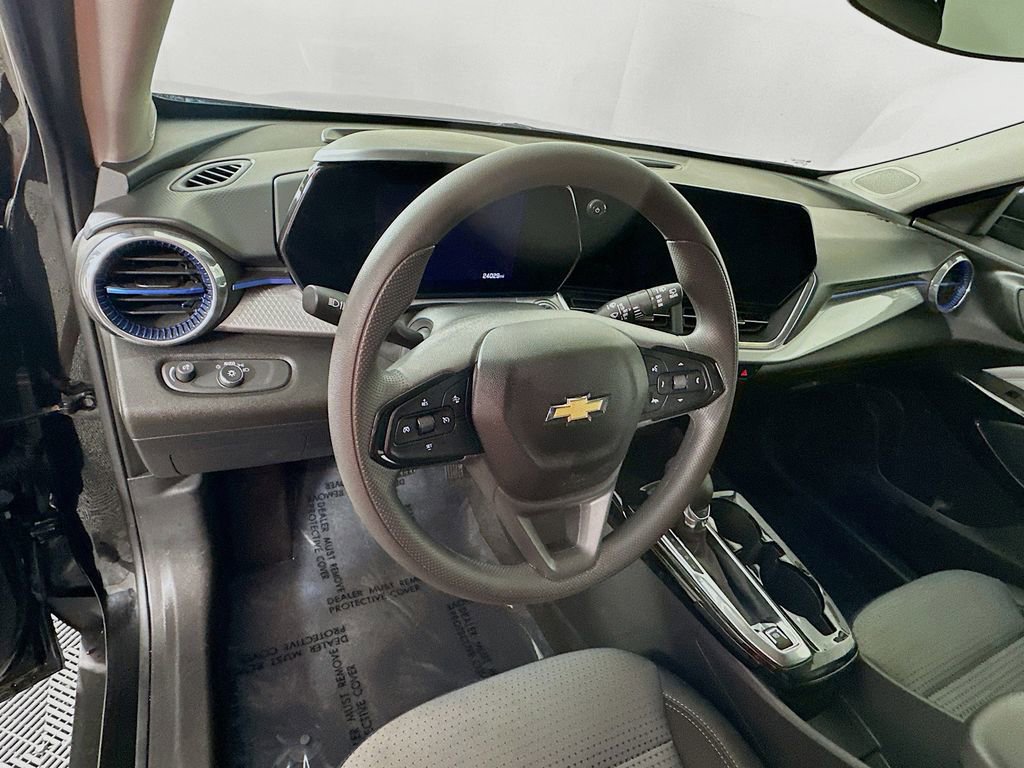 Used 2025 Chevrolet Trax LT image 16