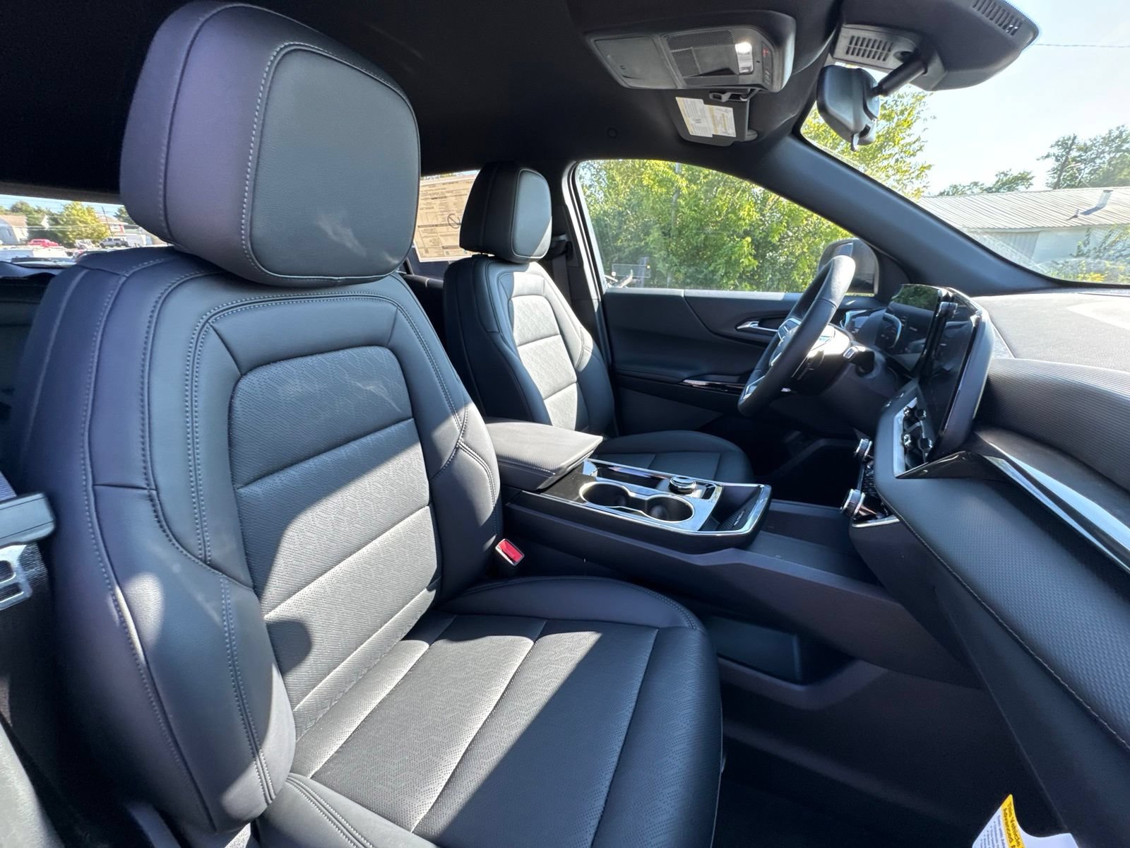 New 2027 Chevrolet Equinox LT w/ Convenience Package II AWD/4WD image 31