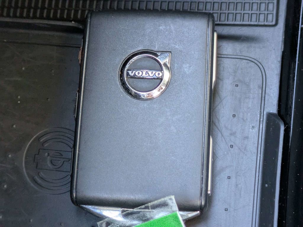 Certified 2023 Volvo XC40 B5 Plus w/ Driver Assist Package image 29